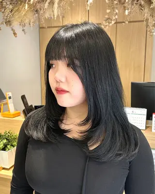 セミロング カラー 韓国ヘア×レイヤー カット/上田丈也のヘアスタイル