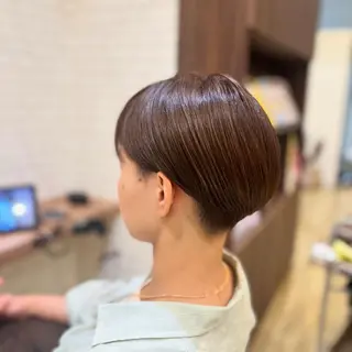 ショート カラー 岩橋 華織のヘアスタイル