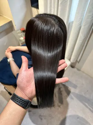 セミロング 必ず笑顔で帰っていた だきます！安田祐貴のヘアスタイル