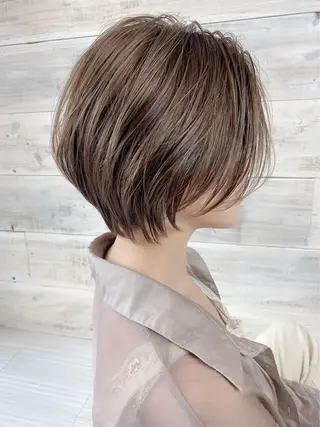 ショート カラー ⭐️ハイトーン/ 骨格カット🍏ころあのヘアスタイル