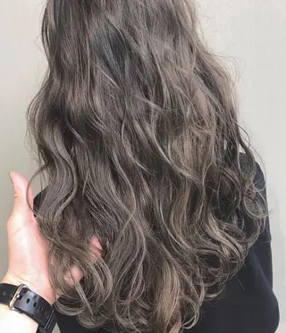 ロング カラー ヘアアレンジ 【公式】amble luxe池袋東口🩷のヘアスタイル
