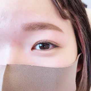 メイクアップアイ サロン／ラウレアの眉毛・アイブロウイメージ