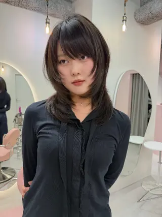 ミディアム RiA/レイヤーカッ ト/ハッシュカットのヘアスタイル