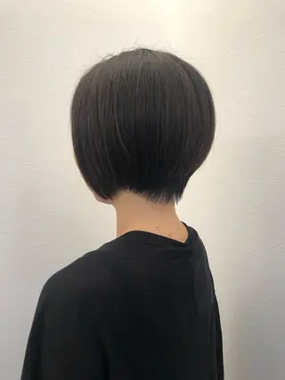 ショート ツノガイ エリのヘアスタイル