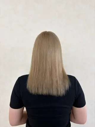 セミロング カラー 倉澤 愛理のヘアスタイル