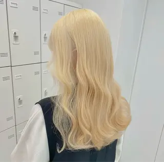 ロング モテ髪ハイトーン🫧 serina🎀池袋のヘアスタイル