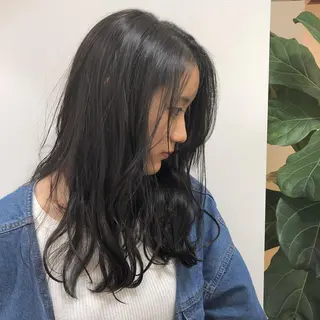 セミロング 顔周りの垢抜けヘア 立山愛梨のヘアスタイル