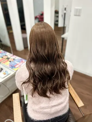 ロング カラー ヘアアレンジ 🤍 minaのヘアスタイル