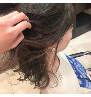 ミディアム カラー 関 桃子のヘアスタイル