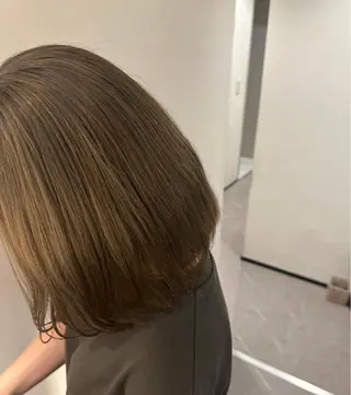 ミディアム カラー 金ウンス 髪質改善カラーのヘアスタイル
