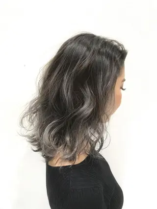 ミディアム ブリーチカラー☆ 再生トリートメントのヘアスタイル