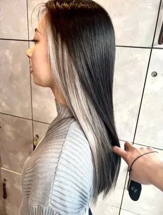 セミロング カラー 🌈インナーカラー ‘ショウマ’🌈のヘアスタイル