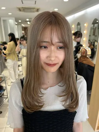 ロング 🍂透明感ベージュ カラー🍂森部杏菜のヘアスタイル