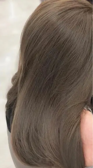 ロング 韓国風レイヤーカラー ライムのヘアスタイル