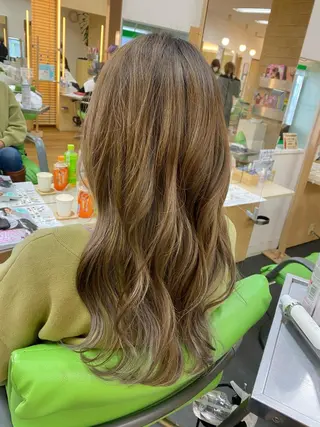 ロング カラー 宇賀 芹加のヘアスタイル