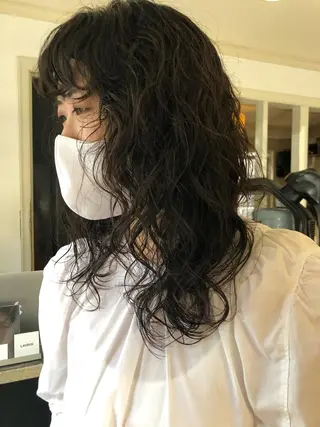 セミロング パーマ NOUN所属・eri kinjoのヘアスタイル