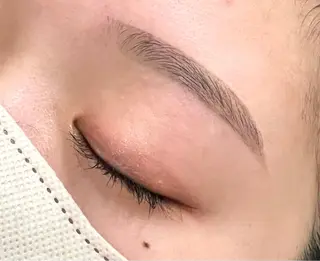アイブロウ Emiy BeautyLushのマツエク・マツパデザイン