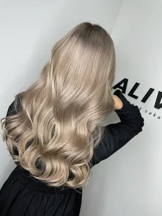 ロング 手島 カミラのヘアスタイル