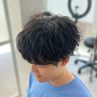 ミディアム メンズ フェザー/ゆるふわ パーマ/鐘ヶ江 航青のヘアスタイル