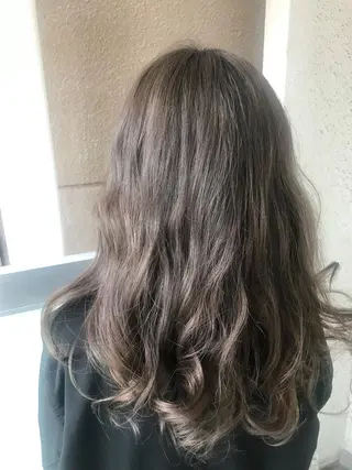 ロング カラー 岩谷/ブリーチ 🪽透明感カラーのヘアスタイル