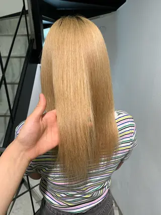 ミディアム yiye shioriのヘアスタイル