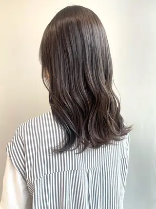 セミロング カラー 山口 莉奈のヘアスタイル