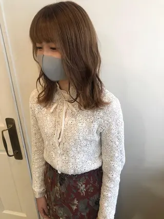 ミディアム カラー MIOベージュカラー 柔らかいカラーのヘアスタイル