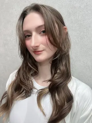 ロング カラー YUI ハイトーンカラーのヘアスタイル