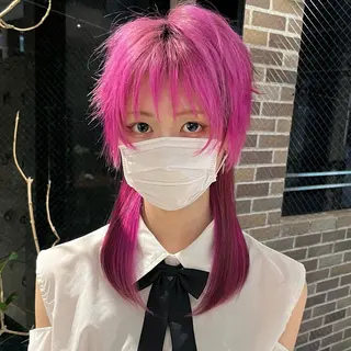 ミディアム ウルフ/レイヤー/ ブリーチカラーのヘアスタイル