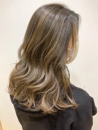 セミロング カラー 薄田 珠美のヘアスタイル