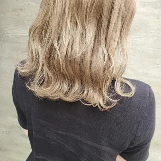ミディアム カラー 谷 結奈のヘアスタイル