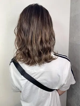 ミディアム カラー _WHITE+ 南海難波店のヘアスタイル