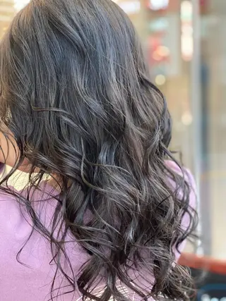 ロング デザインカラー✨新倉 佑奈のヘアスタイル