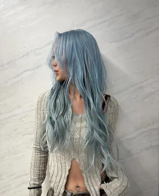 ロング カラー gisel エリナのヘアスタイル