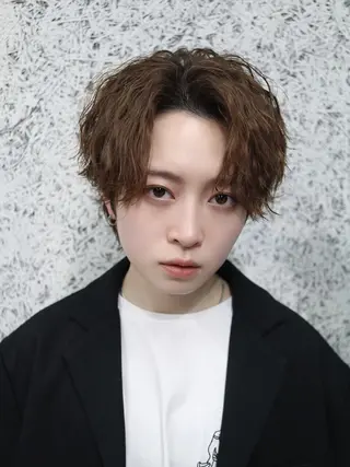 ショート パーマ メンズ 東 拓己のヘアスタイル