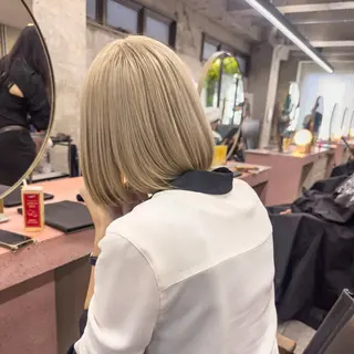 ミディアム カラー 岡本康平/ボブ /ブリーチ/レイヤーのヘアスタイル