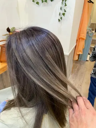 ロング カラー ✨透明感カラー✨小形 大美✨のヘアスタイル