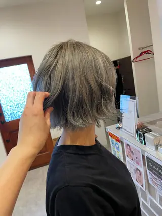 ショート カラー やまこし 美裕樹のヘアスタイル