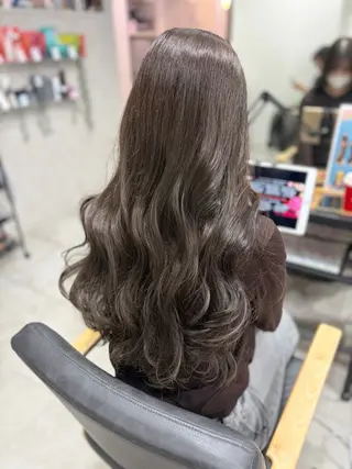 ロング sunny. マコトのヘアスタイル