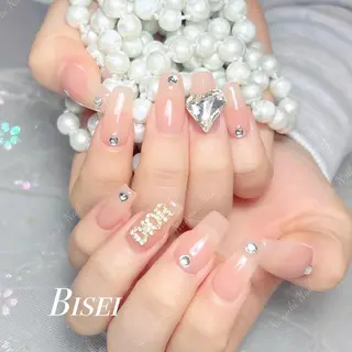 ネイル 🦋 Queenieのネイルデザイン