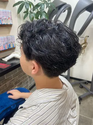 パーマ メンズ イツキ🌕デザインカ ラー🥨髪質改善🫧のヘアスタイル