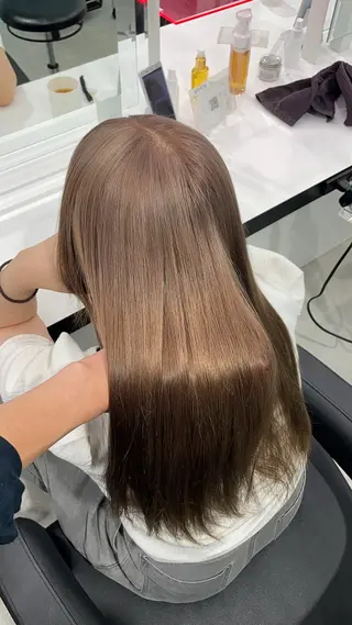 ロング カラー 履歴修正屋さん／ ブロンド／ホワイトのヘアスタイル