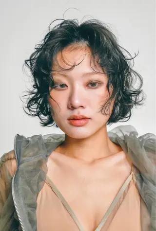 カラー パーマ 塔尾 真那のヘアスタイル