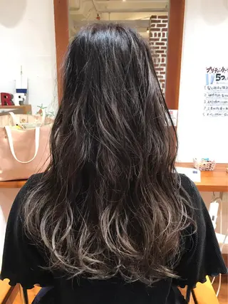 ロング カラー 360°キレイな ショートカットのヘアスタイル