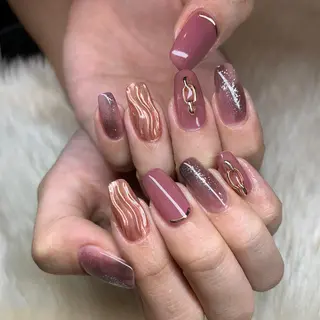 ネイル repos~ルポ~所属・里見 麗のネイルデザイン