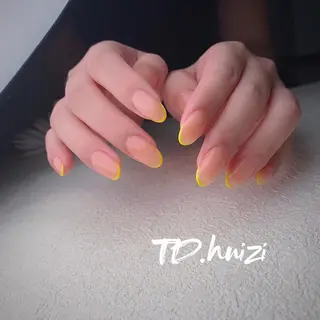 ミディアム めぐみのネイルサロン スタッフ練習のネイルデザイン