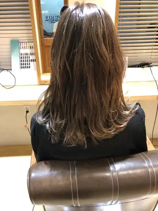セミロング カラー kawabe maikoのヘアスタイル