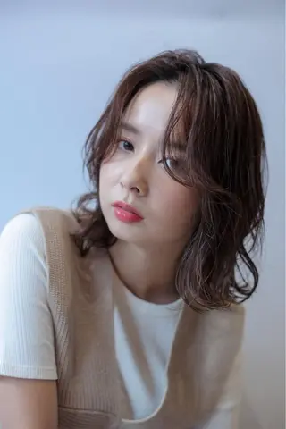 ミディアム & kuのヘアスタイル