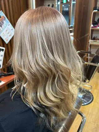 セミロング カラー 奈良夏菜/レイヤー /バレイヤージュのヘアスタイル