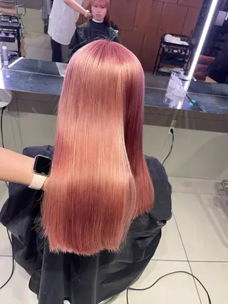 セミロング カラー SERINA/ウルフ 、デザインカラーのヘアスタイル